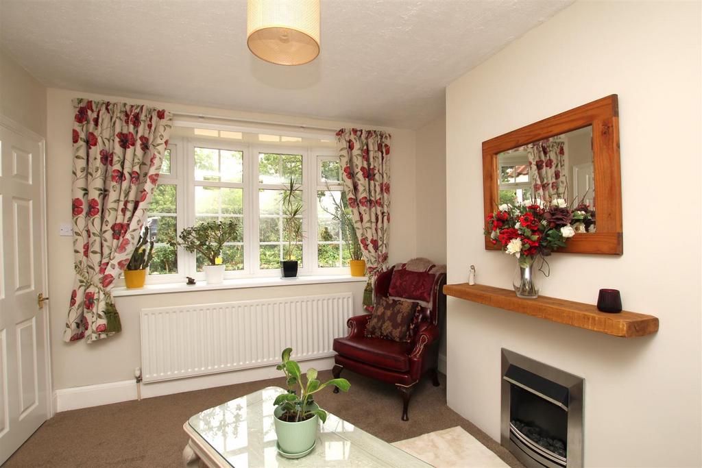 Snug or Sitting Room - b.JPG