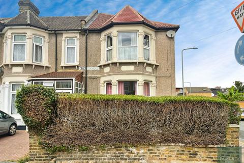 3 bedroom end of terrace house for sale - Balfour Road, Ilford, IG1