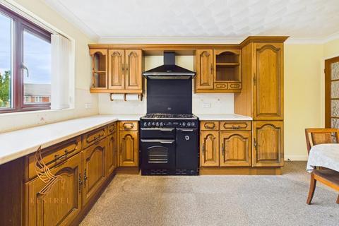 3 bedroom detached bungalow for sale, Minsthorpe Lane, South Elmsall WF9
