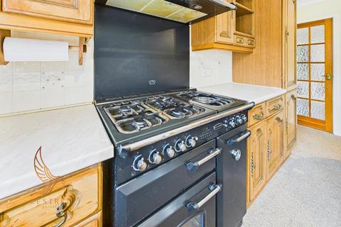 3 bedroom detached bungalow for sale, Minsthorpe Lane, South Elmsall WF9