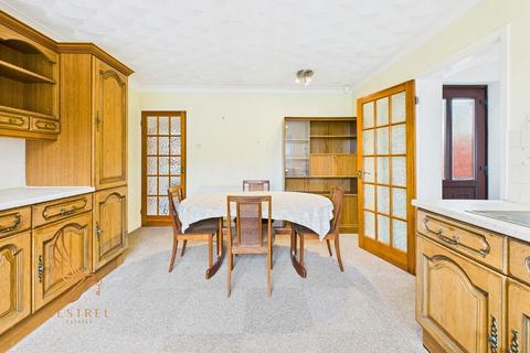 3 bedroom detached bungalow for sale, Minsthorpe Lane, South Elmsall WF9