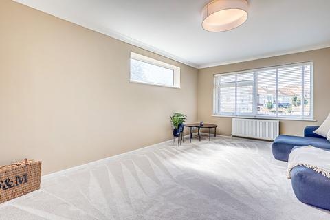 2 bedroom flat for sale, Theobalds Road, Leigh-on-sea, SS9