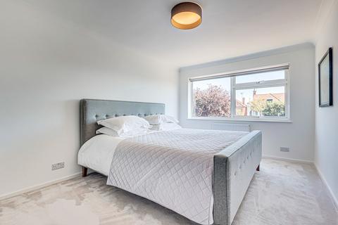 2 bedroom flat for sale, Theobalds Road, Leigh-on-sea, SS9