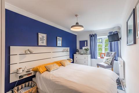 undefined, Beautifully Presented First Floor Apartment in Docking
