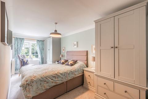 undefined, Beautifully Presented First Floor Apartment in Docking