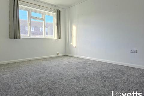 2 bedroom apartment to rent, Woodford Court, Birchington