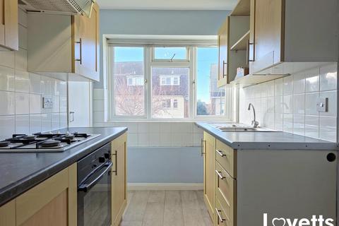 2 bedroom apartment to rent, Woodford Court, Birchington