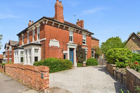 12 Gretton Road, Nottingham, NG3 5JT