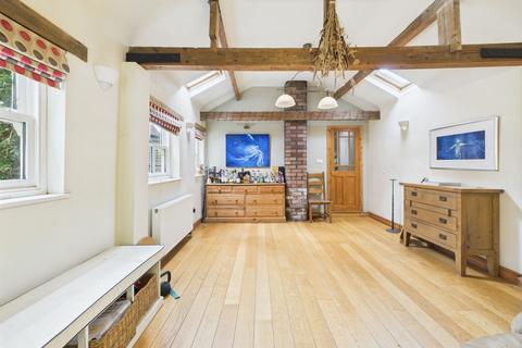 12 Gretton Road, Nottingham, NG3 5JT