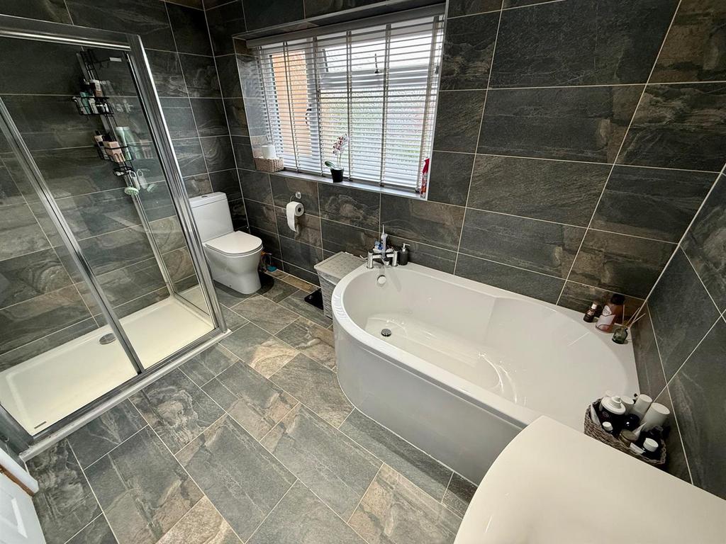 AR24 Bathroom.jpg