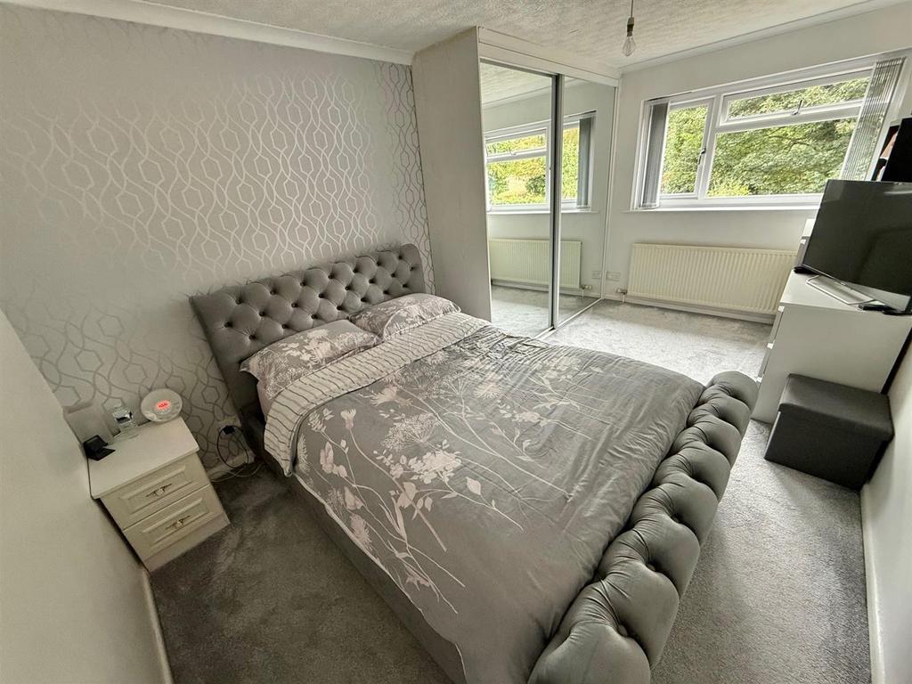 AR24 Bed1.jpg