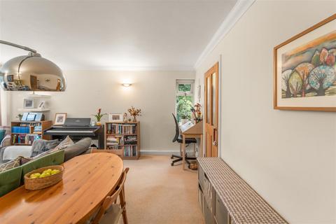 1 bedroom apartment for sale, Ground Floor Apartment, Shirley Court, Wardle Road, Sale