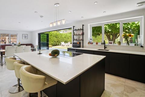 4 bedroom detached house for sale, Monument Lane, Chalfont St. Peter, Gerrards Cross, Buckinghamshire, SL9