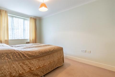 2 bedroom flat for sale, Addison Court, Epping