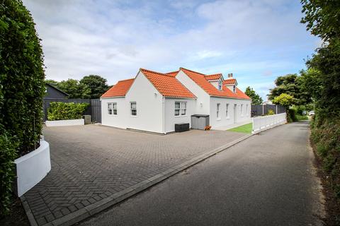 Rue des Bailleuls, St Andrew's, Guernsey, GY6