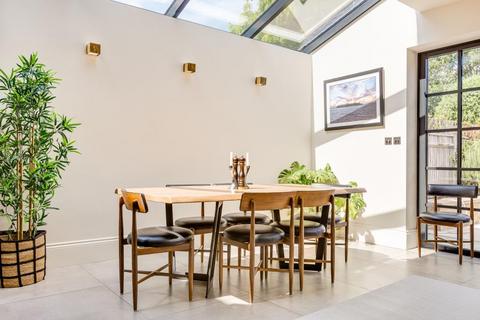 36 Landford Road, London, SW15 1AG