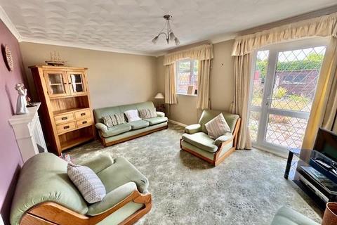 3 bedroom terraced house for sale, Thornbera Gardens, Bishop's Stortford CM23