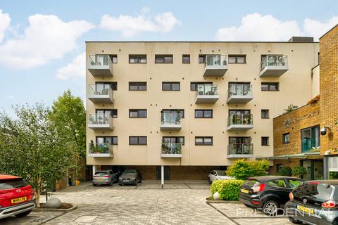 2 bedroom flat for sale, Loughton IG10