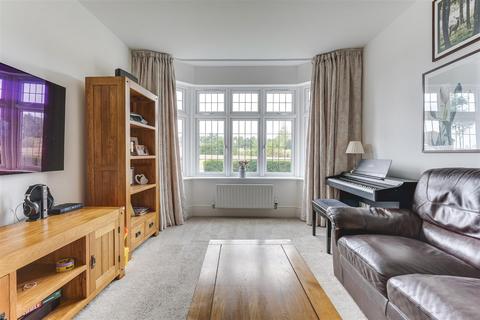 2 Phillips Way, Buntingford, SG9 9GY