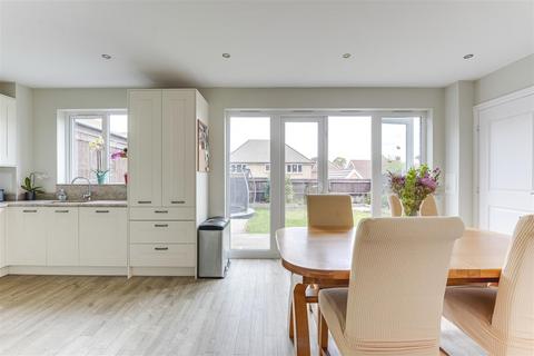 2 Phillips Way, Buntingford, SG9 9GY