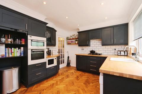 3 bedroom bungalow for sale, Simons Close, York YO32