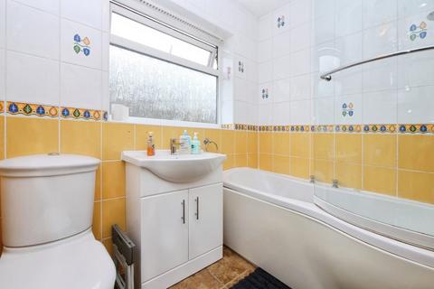 3 bedroom bungalow for sale, Simons Close, York YO32