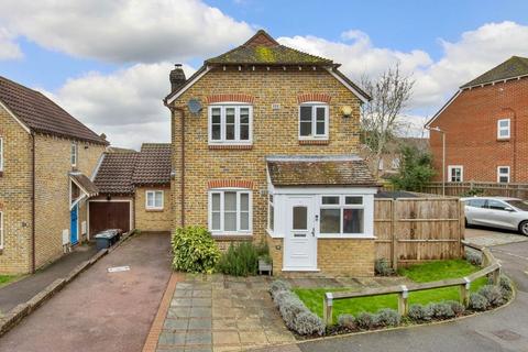 19 Brindles Field, Tonbridge, TN9 2YR