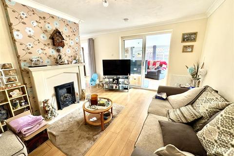 71 Caldercroft, Elland, HX5 9AY