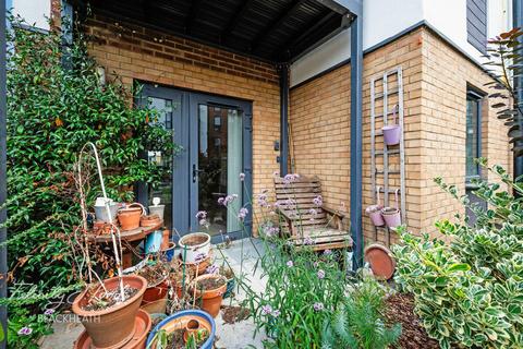 2 bedroom apartment for sale, Fairthorn Road, London