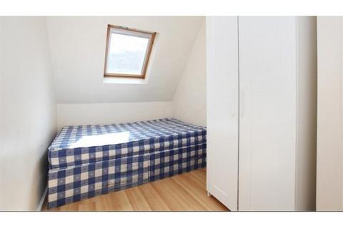 3 bedroom terraced house to rent, Greyhound Road, Hammersmith W6
