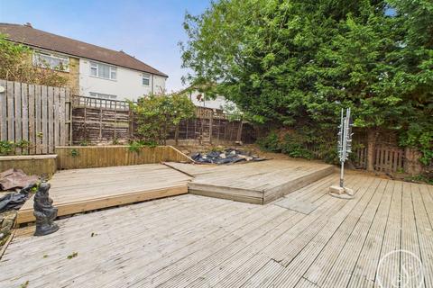 3 bedroom semi-detached house for sale, North Parkway, Leeds