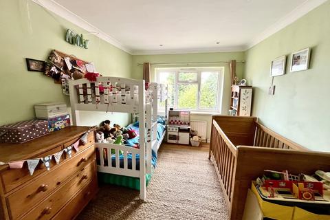75 Reynolds Avenue, Chessington, KT9 2LQ