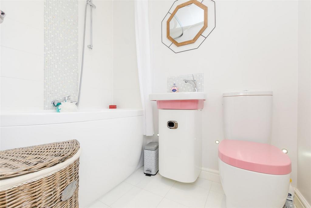 En-Suite Bathroom