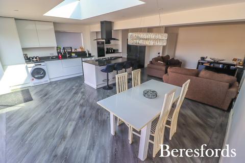 4 bedroom semi-detached house for sale, Cadogan Avenue, West Horndon, CM13