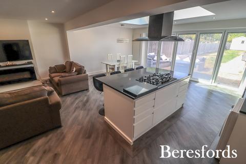 4 bedroom semi-detached house for sale, Cadogan Avenue, West Horndon, CM13