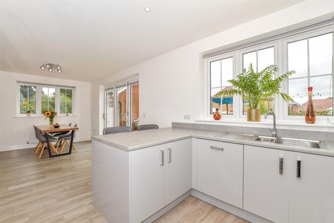 4 bedroom detached house for sale, Long Strakes, Staplehurst TN12