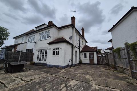 3 bedroom house to rent, Lakenheath, London, N14