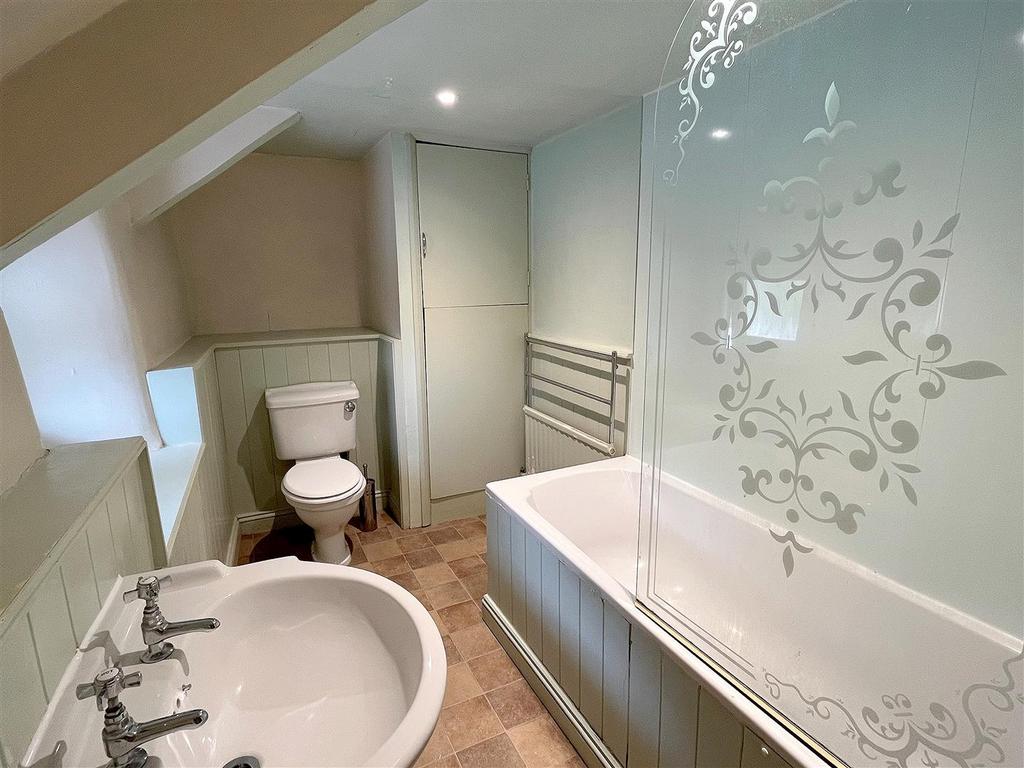 Bathroom.jpg