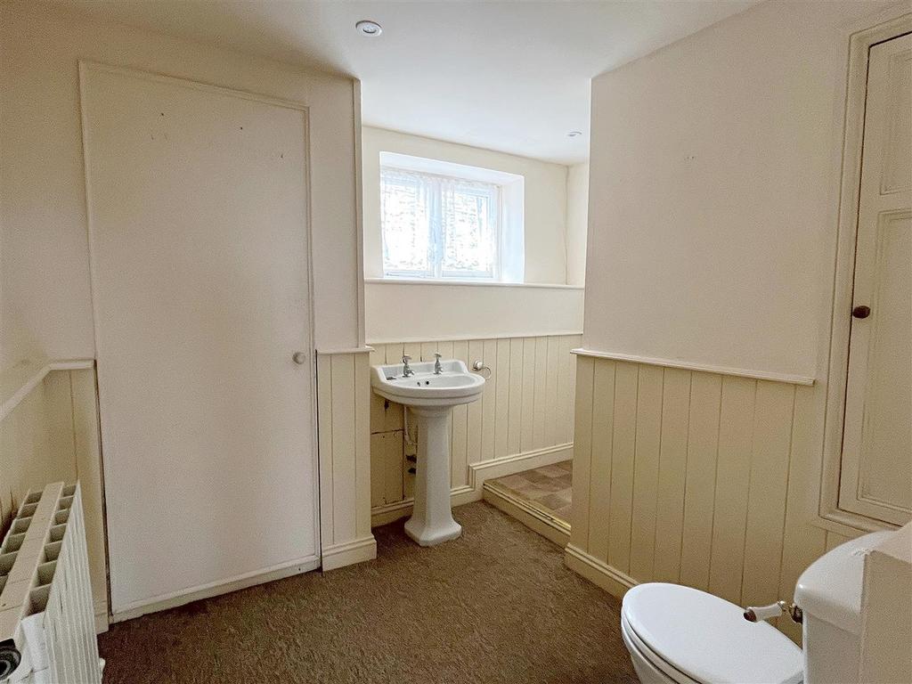 Ensuite Shower Room.jpg