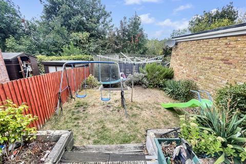 11 Cheshire Close, Salisbury, SP2 9JT