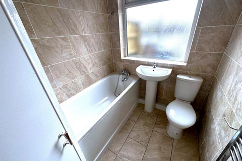 2 bedroom apartment to rent, Uxbridge Road, Hayes, Middlesex, UB4 0RR