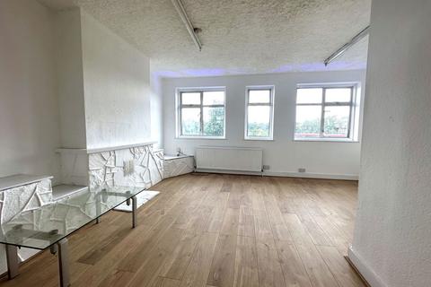 2 bedroom apartment to rent, Uxbridge Road, Hayes, Middlesex, UB4 0RR