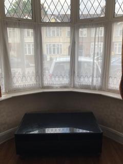 1 bedroom in a flat share to rent, Eton Road, Ilford IG1