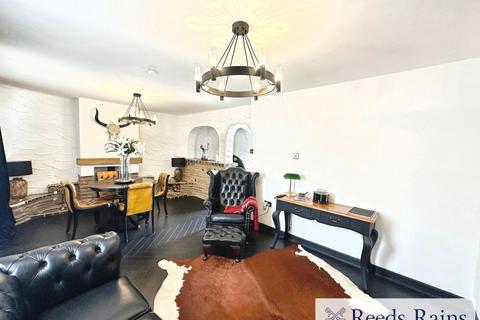 2 bedroom end of terrace house to rent, Sedan Close, Greater Manchester M5