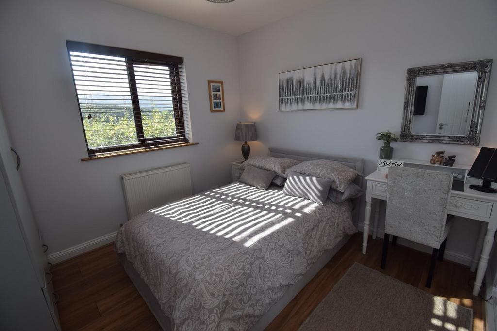 Bedroom 2.JPG