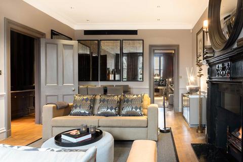 2 bedroom flat to rent, Cadogan Square, London SW1X