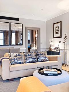 2 bedroom flat to rent, Cadogan Square, London SW1X