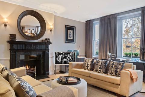 2 bedroom flat to rent, Cadogan Square, London SW1X
