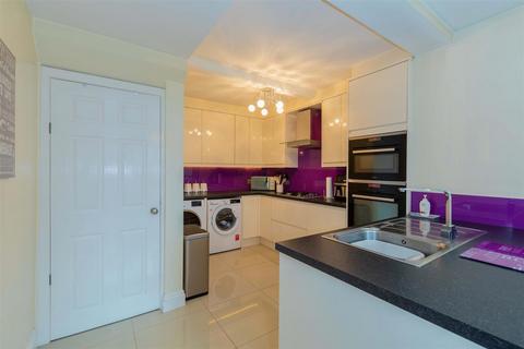 undefined, Elliman Avenue, Slough