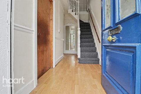 3 bedroom terraced house to rent, Mortlake Road, Ilford